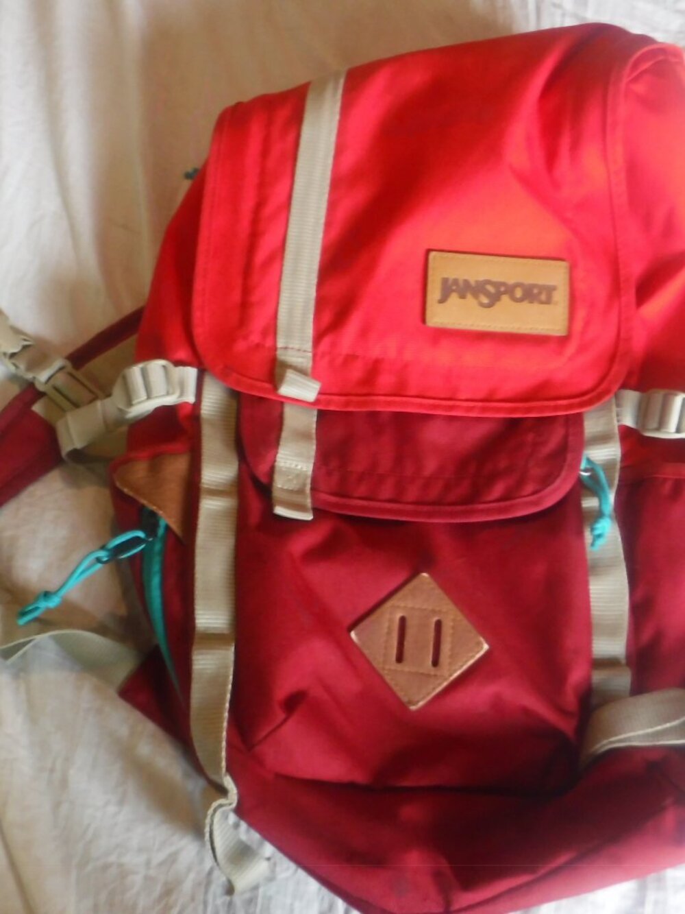 The Jansport Classic Red Day Backpack is a unisex rucksack designed for outdoor